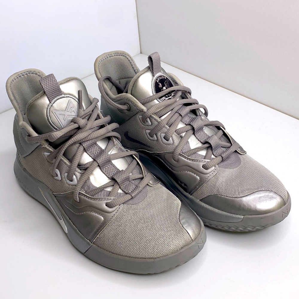 NIKE NASA PG3 “50th Anniversary” Apollo 11
Size 7-8